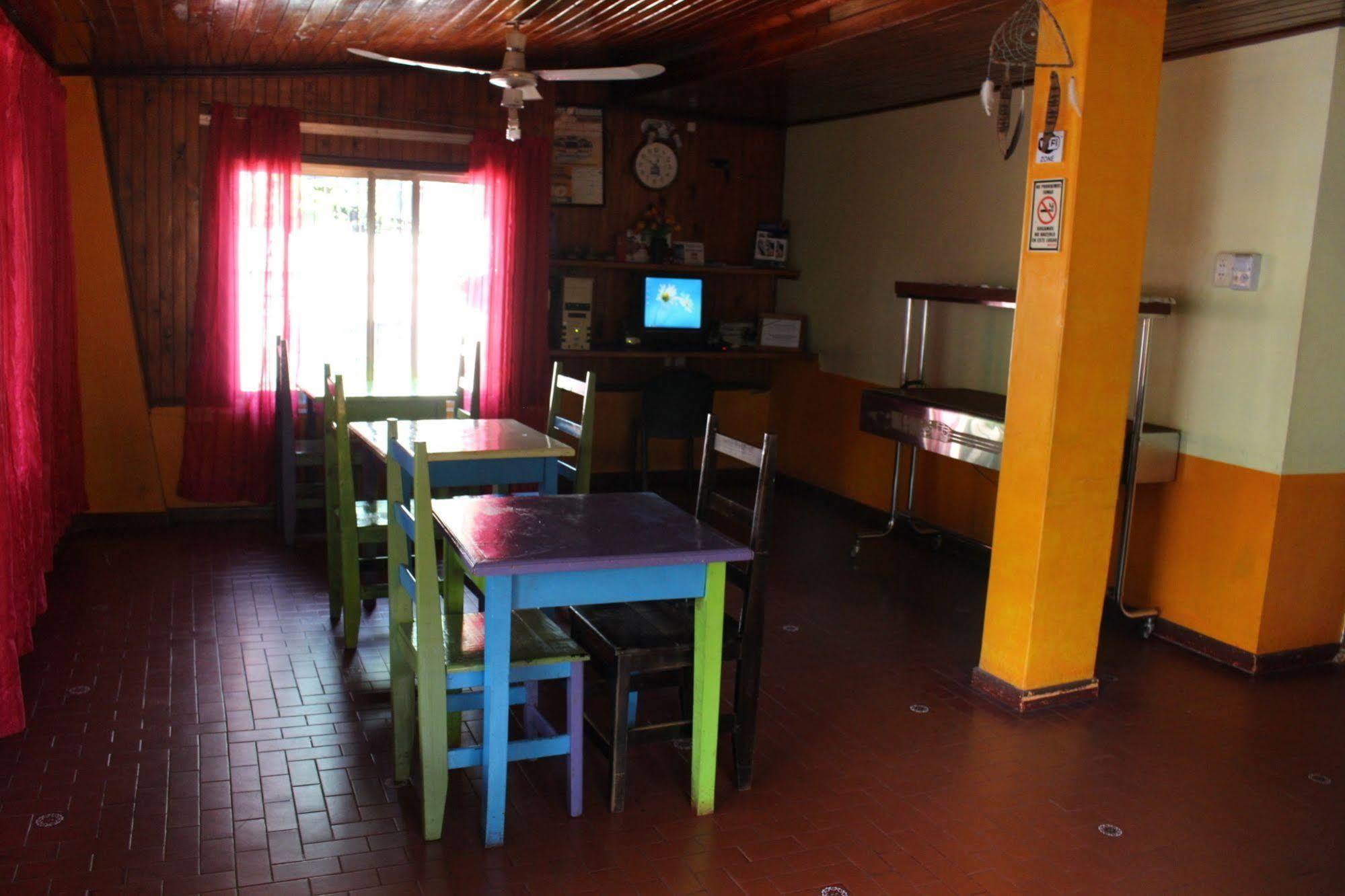 Residencial Noelia Hostel Puerto Iguazu Exterior photo