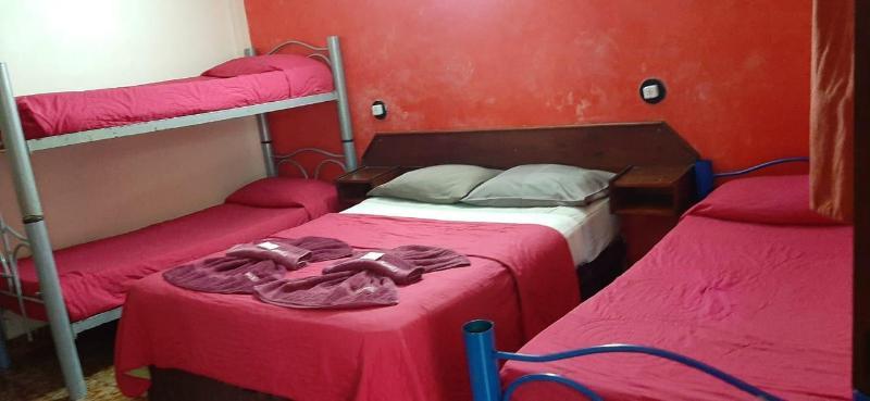 Residencial Noelia Hostel Puerto Iguazu Exterior photo